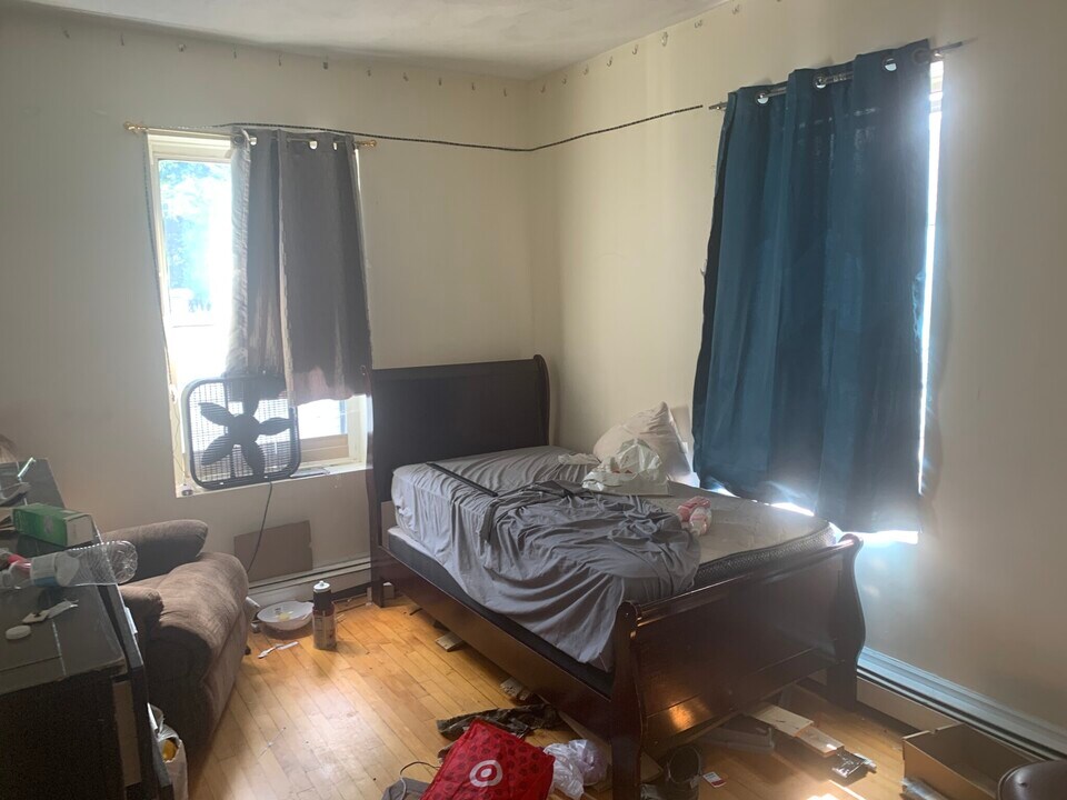 366 Centre St, Unit 3 in Boston, MA - Building Photo