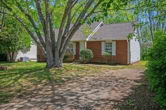 561 Jacquie Dr in Clarksville, TN - Building Photo - Building Photo