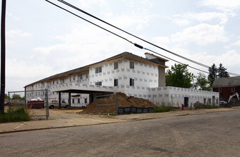 1114 Gonder Ave SE in Canton, OH - Foto de edificio - Building Photo