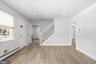 29 Rolling Ln in Hamilton Township, NJ - Building Photo - Building Photo