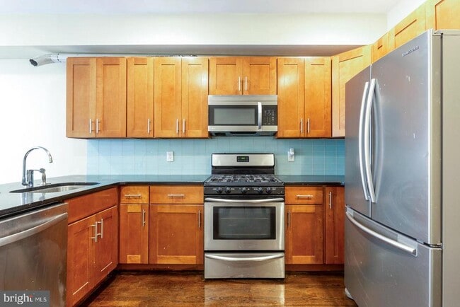 838 N 15th St in Philadelphia, PA - Building Photo - Building Photo