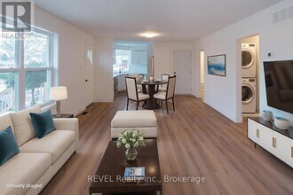 2137 Mt Forest Dr in Burlington, ON - Building Photo - Building Photo