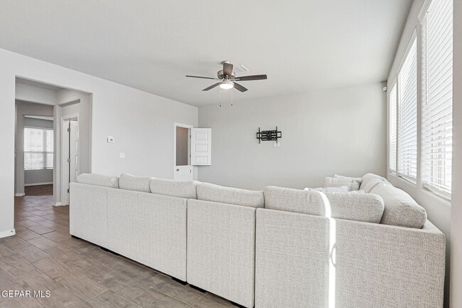 property at 13130 Oakhampton Ave