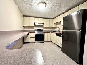 30 Revere Beach Pky, Unit 506 in Medford, MA - Building Photo - Building Photo