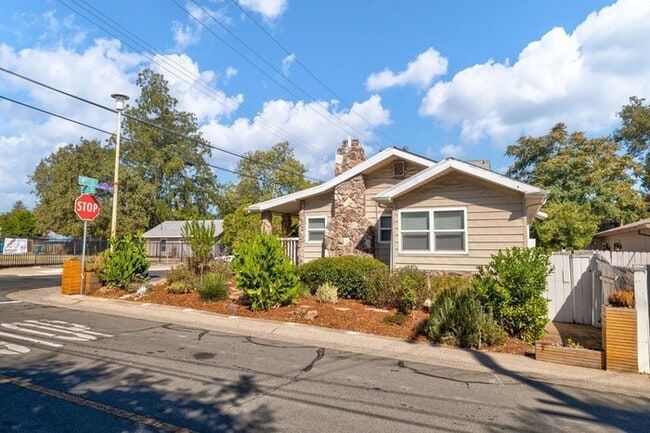 3401 36th St in Sacramento, CA - Foto de edificio - Building Photo