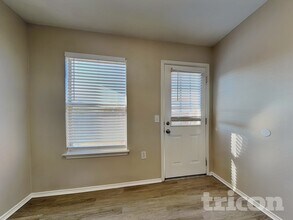 12529 Sky Harbor Dr in Austin, TX - Foto de edificio - Building Photo