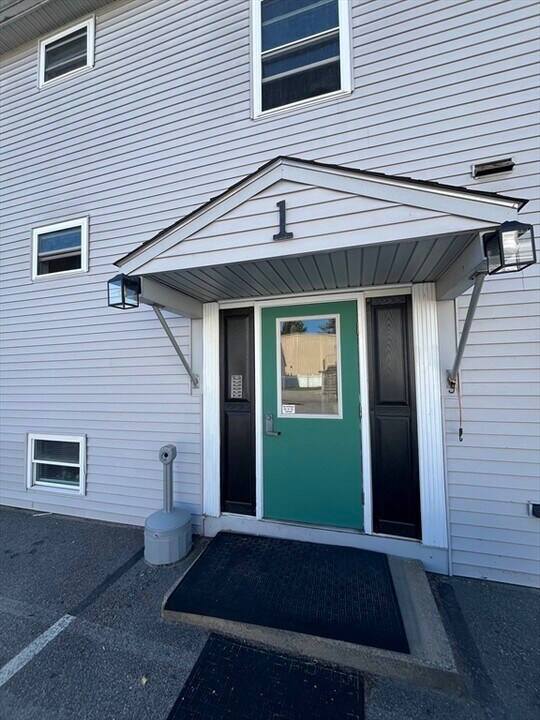 1 Reade St in Milford, MA - Building Photo