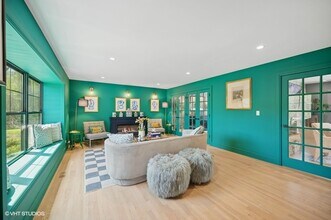 490 S Waukegan Rd in Lake Forest, IL - Building Photo - Building Photo