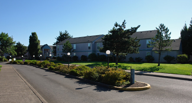 Glenbrook Apartments in Eugene, OR - Foto de edificio - Building Photo