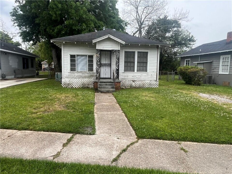 1705 Buck St in Mobile, AL - Building Photo