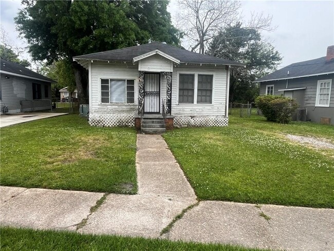 property at 1705 Buck St