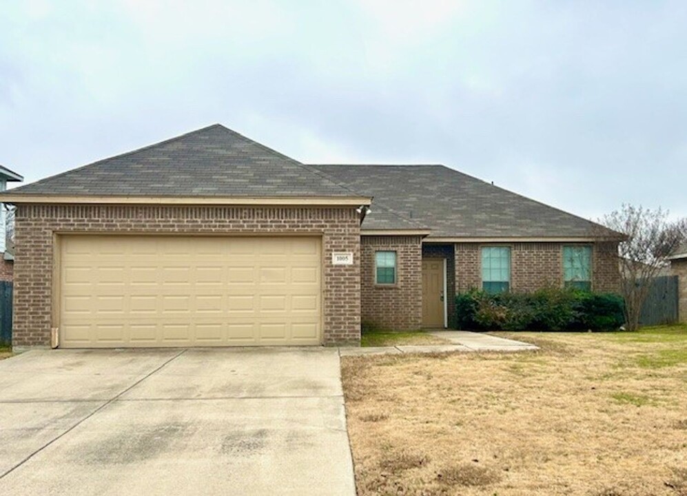 1005 Rachel St in Burleson, TX - Building Photo