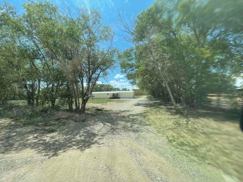 9 Miguel Rd in Los Lunas, NM - Building Photo