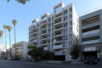 Kenmore Tower in Los Angeles, CA - Foto de edificio - Building Photo