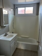 2 Hanscom Ave, Unit 2 in Poughkeepsie, NY - Building Photo - Building Photo