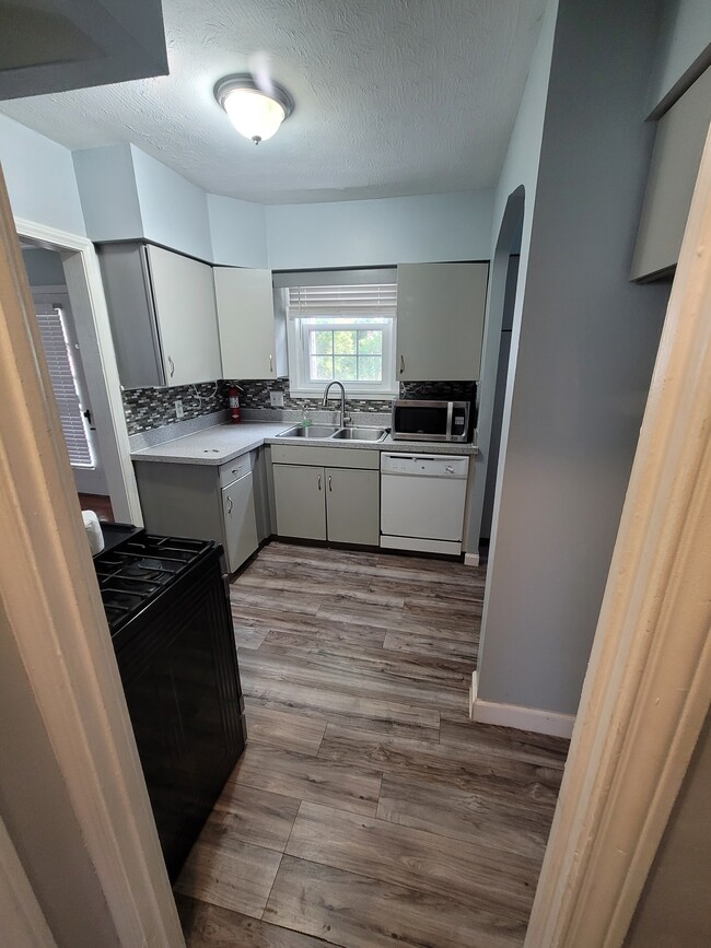 3598 Raymont Blvd in University Heights, OH - Foto de edificio - Building Photo