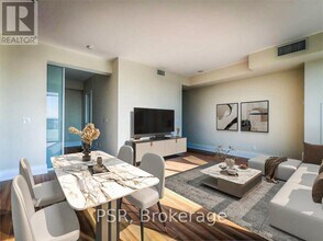 300 Front St W in Toronto, ON - Building Photo - Building Photo