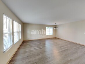 818 Glen Cove Ln in Pingree Grove, IL - Foto de edificio - Building Photo