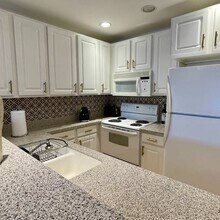 360 W Washington Ave, Unit 1014 in Madison, WI - Foto de edificio - Building Photo