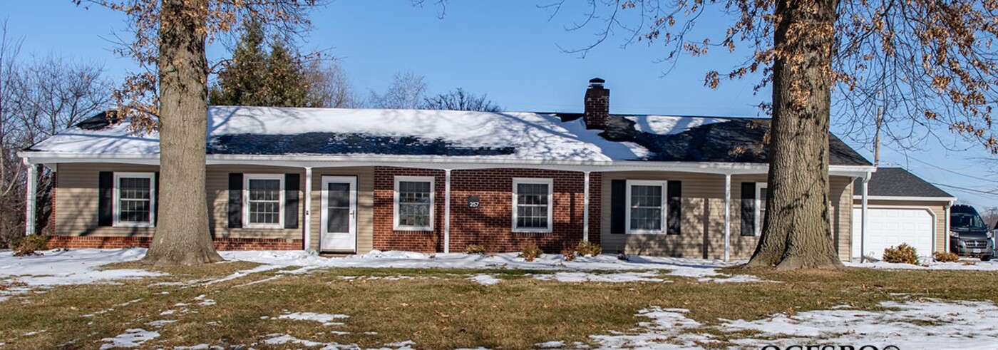 257 Manor Dr in Riverdale, IA - Building Photo