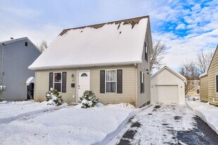 825 Albert Ave in Sycamore, IL - Building Photo