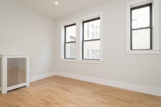 16 Elko St, Unit 1 in Boston, MA - Foto de edificio - Building Photo