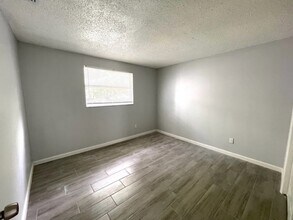 5821 12th St E in Bradenton, FL - Building Photo - Building Photo