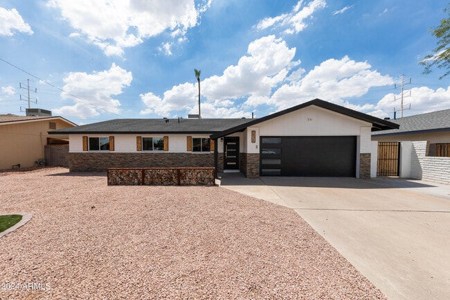 property at 2926 S Dromedary Dr