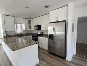 2449 SW 7th St in Fort Lauderdale, FL - Building Photo - Building Photo