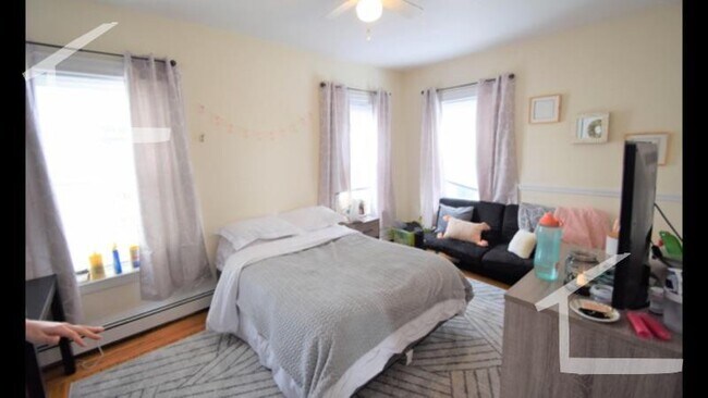 76 Easton St, Unit 4 in Boston, MA - Building Photo - Building Photo