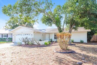 2335 Timbercrest Cir W in Clearwater, FL - Building Photo - Building Photo