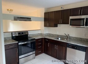 154 N Beacon St in Boston, MA - Building Photo