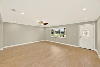 5434 Oakhurst Dr in Seminole, FL - Building Photo - Building Photo