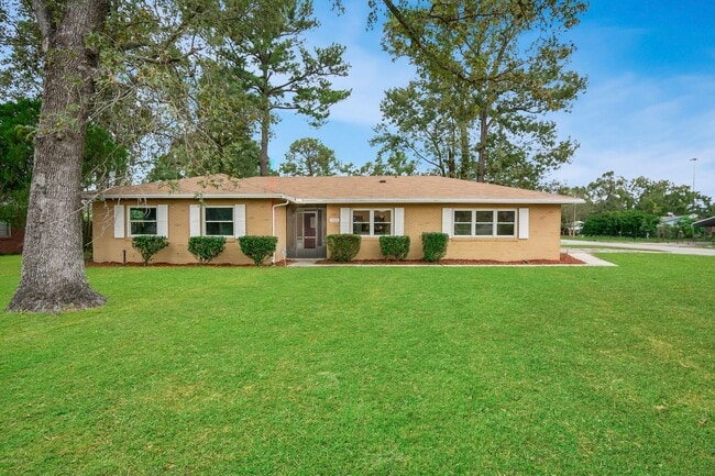 property at 7804 Jolliet Dr