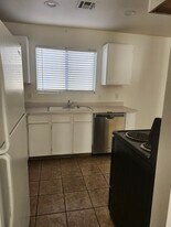 1670 N Lamont St, Unit 213 in Las Vegas, NV - Building Photo