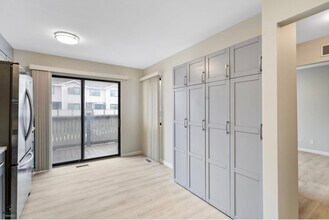1017 Sussex Dr in Northbrook, IL - Building Photo - Building Photo