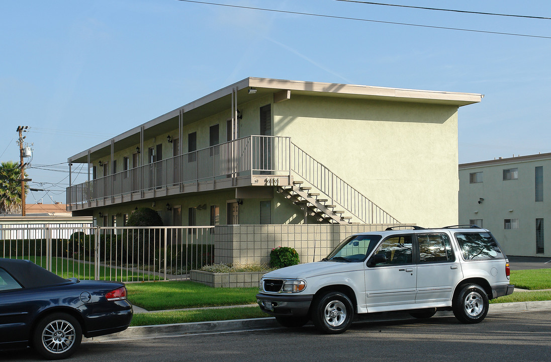 2131 Elden Ave in Costa Mesa, CA - Building Photo