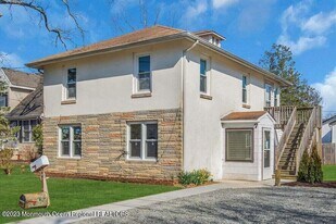 7 Pollys Park Dr in Toms River, NJ - Building Photo