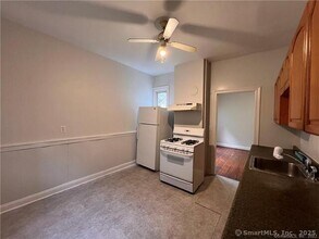 14 Relay Pl in Stamford, CT - Building Photo - Building Photo