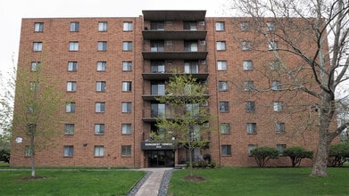 Sun Crest Tower in Windsor, ON - Building Photo - Building Photo