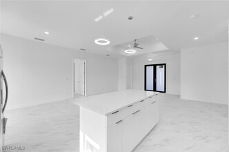 846 Cadis St E in Lehigh Acres, FL - Foto de edificio - Building Photo