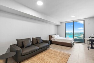 121 NE 5th St, Unit SI FL33-ID1496946P in Miami, FL - Building Photo