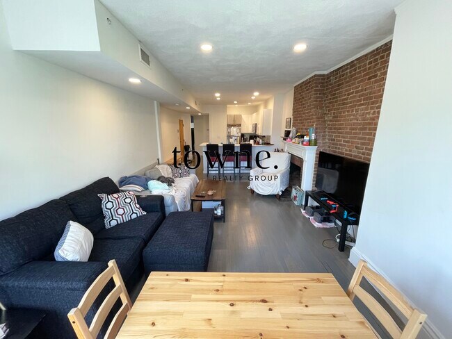 1402 Beacon St, Unit 3