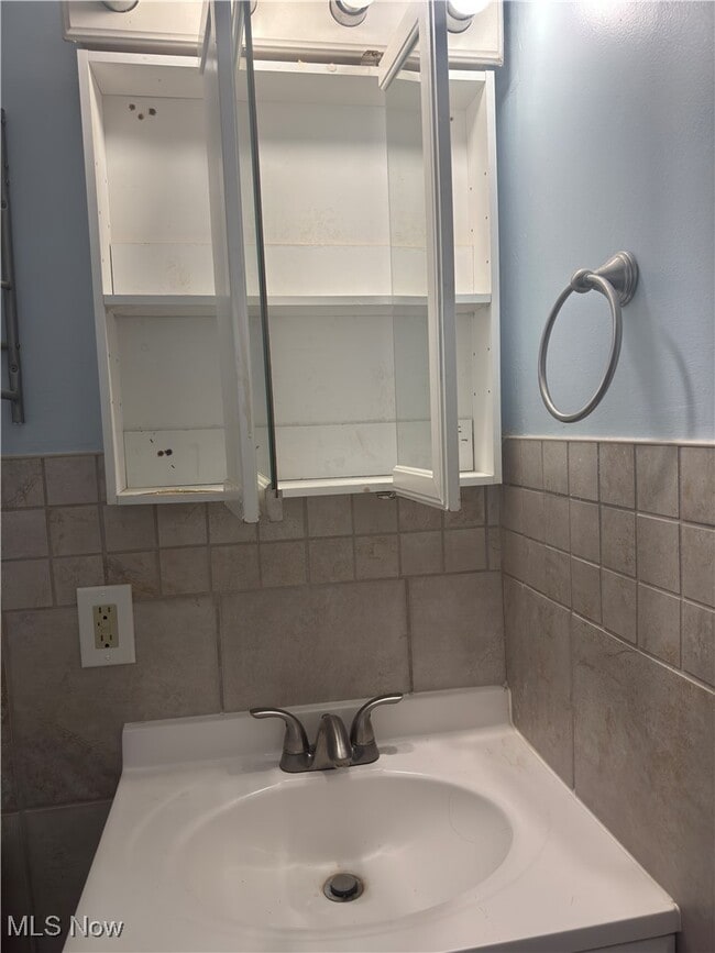 property at 3917 S Schenley Ave