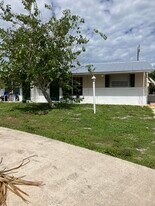 2309 NE Rustic Way in Jensen Beach, FL - Building Photo
