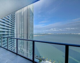 480 NE 31st St, Unit 2806 in Miami, FL - Building Photo - Building Photo
