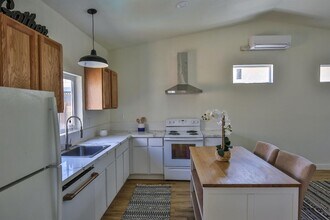 2415 26th St in Sacramento, CA - Building Photo - Building Photo