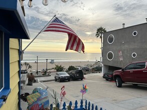 106 44th St, Unit Beach Bungalow in Manhattan Beach, CA - Foto de edificio - Building Photo