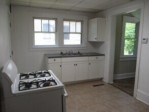 122 Tate St, Unit D in Greensboro, NC - Building Photo - Building Photo