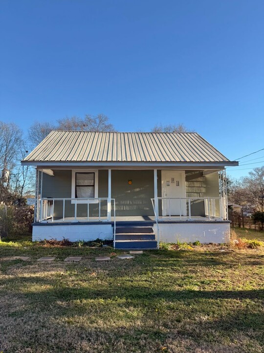 1607 3rd Ave in Opelika, AL - Building Photo